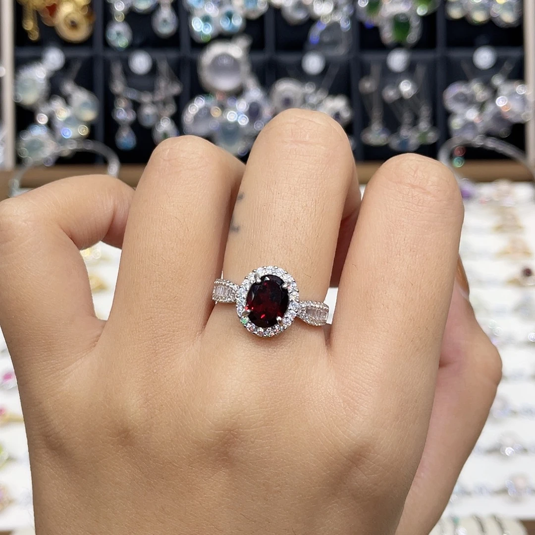 郁***？石榴石戒指银S925镶嵌