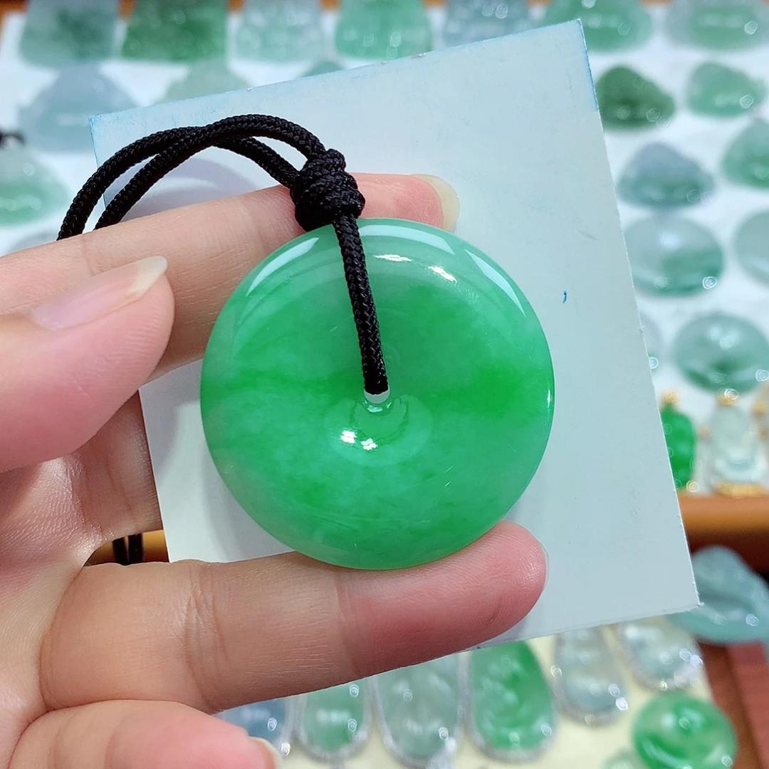颈饰未镶嵌翡翠平安扣
