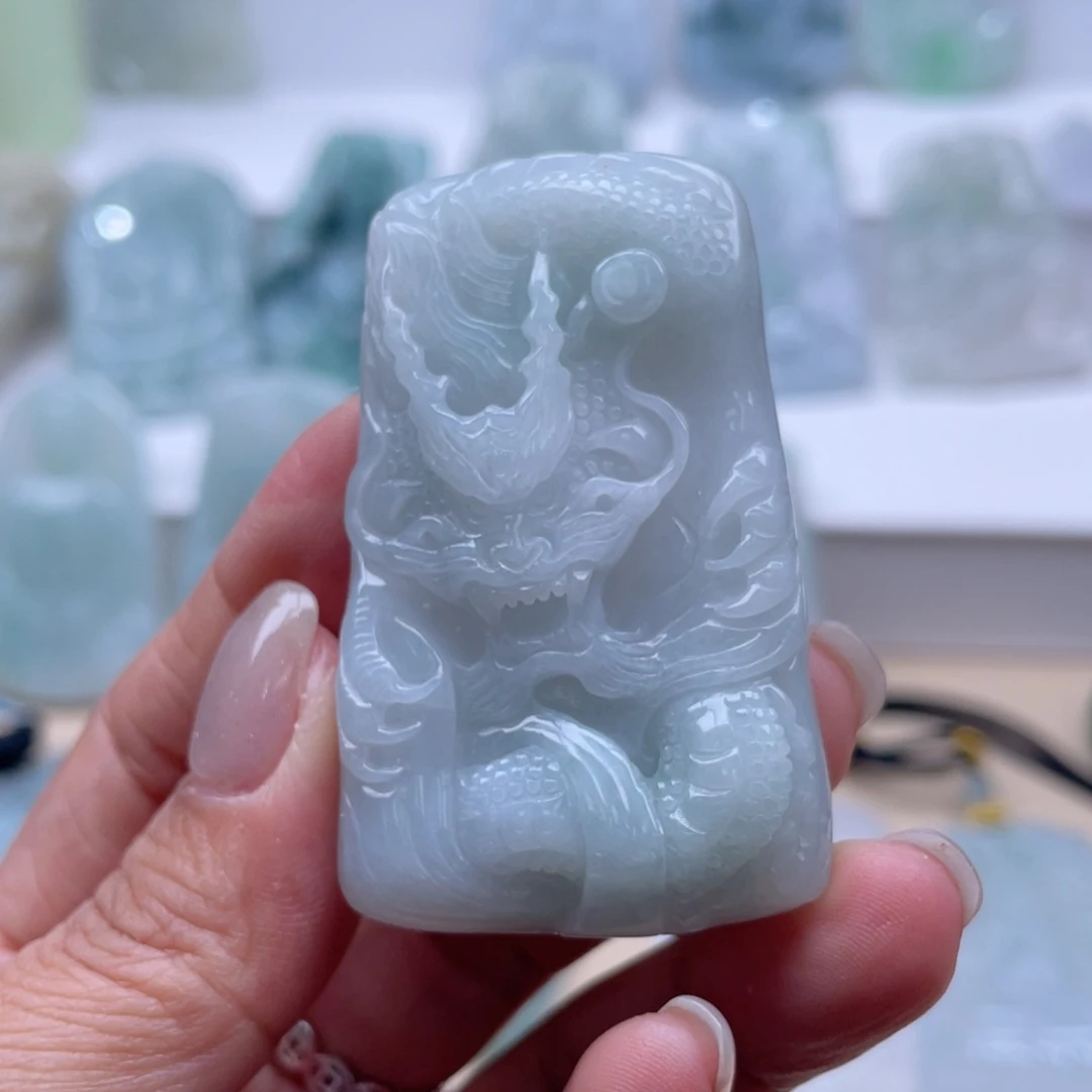 颈饰未镶嵌翡翠龙牌