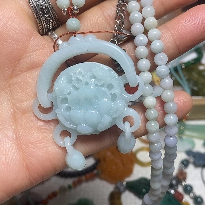 翡翠未镶嵌吊坠(赠链)