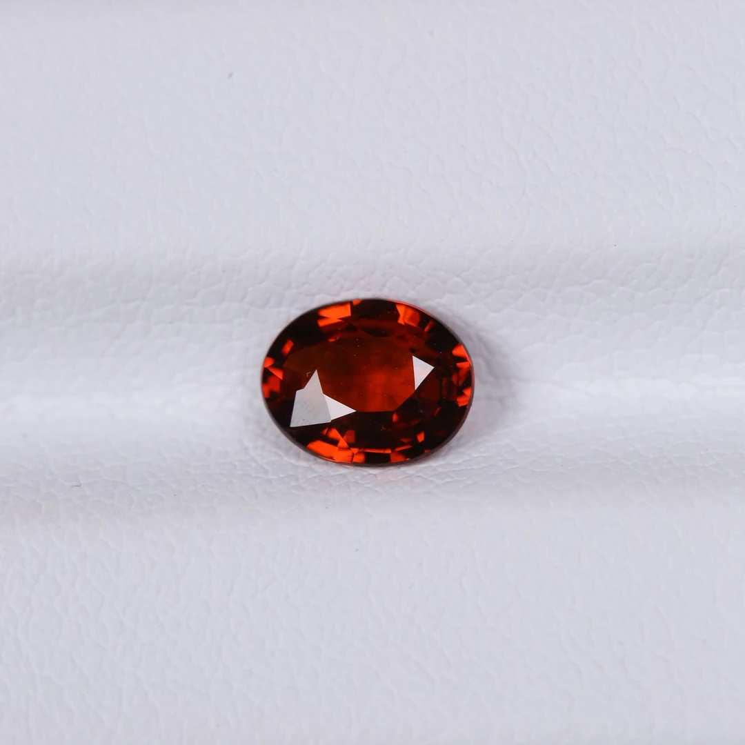 铁铝锰铝石榴石椭圆 克拉：1.04ct