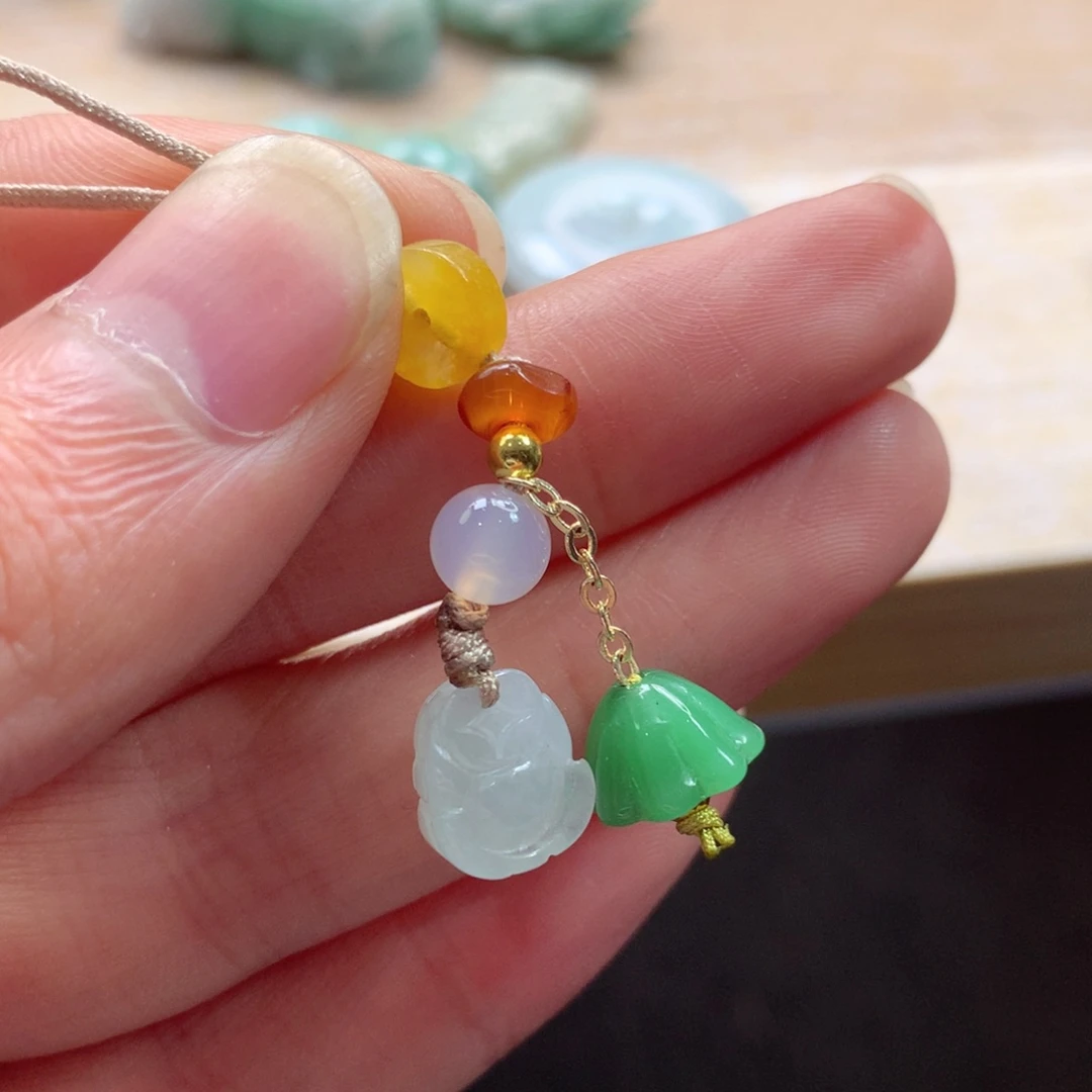 翡翠未镶嵌颈饰吊坠