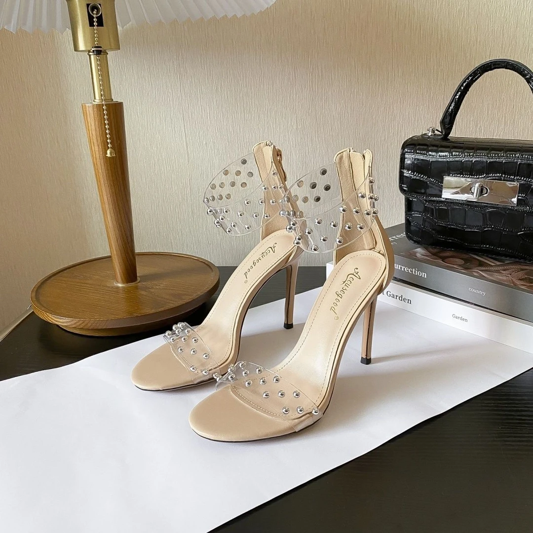 2025年夏新款珍珠一字透明带细跟凉鞋名媛珍珠露趾扣带气质高跟鞋