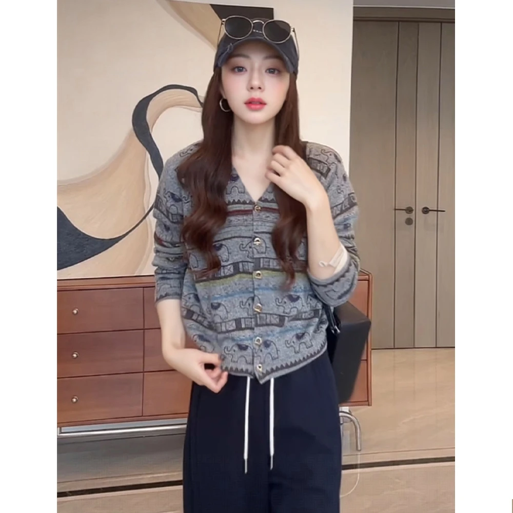 春秋季新款气质复古慵懒风V领大象印花针织开衫毛衣外套女设计感