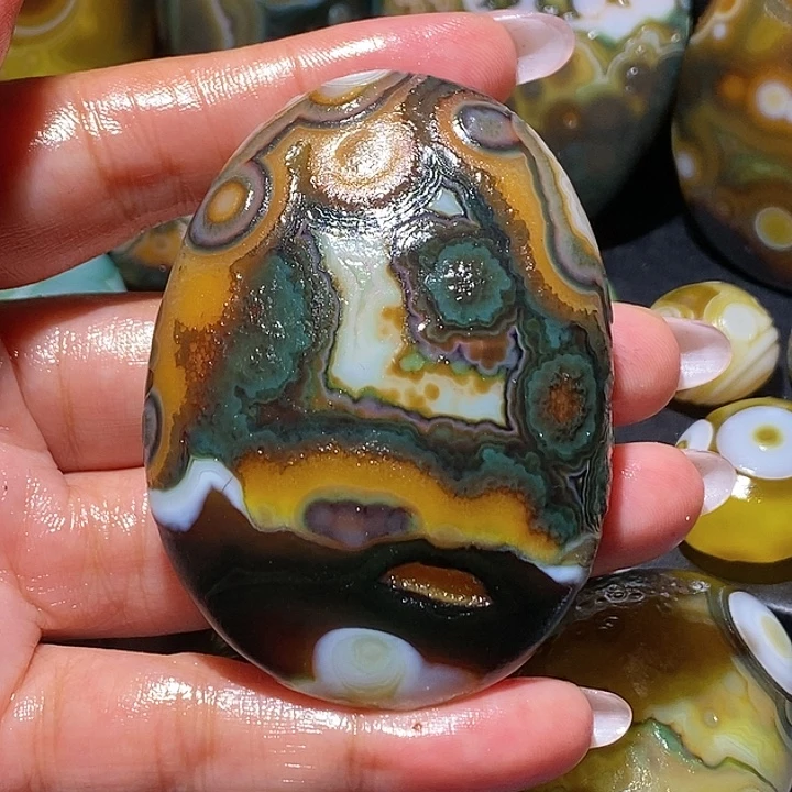 皇***岸玛瑙/玉髓未镶嵌珠宝奇石