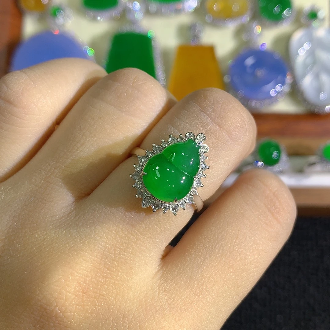 翡翠18K金镶嵌戒指葫芦