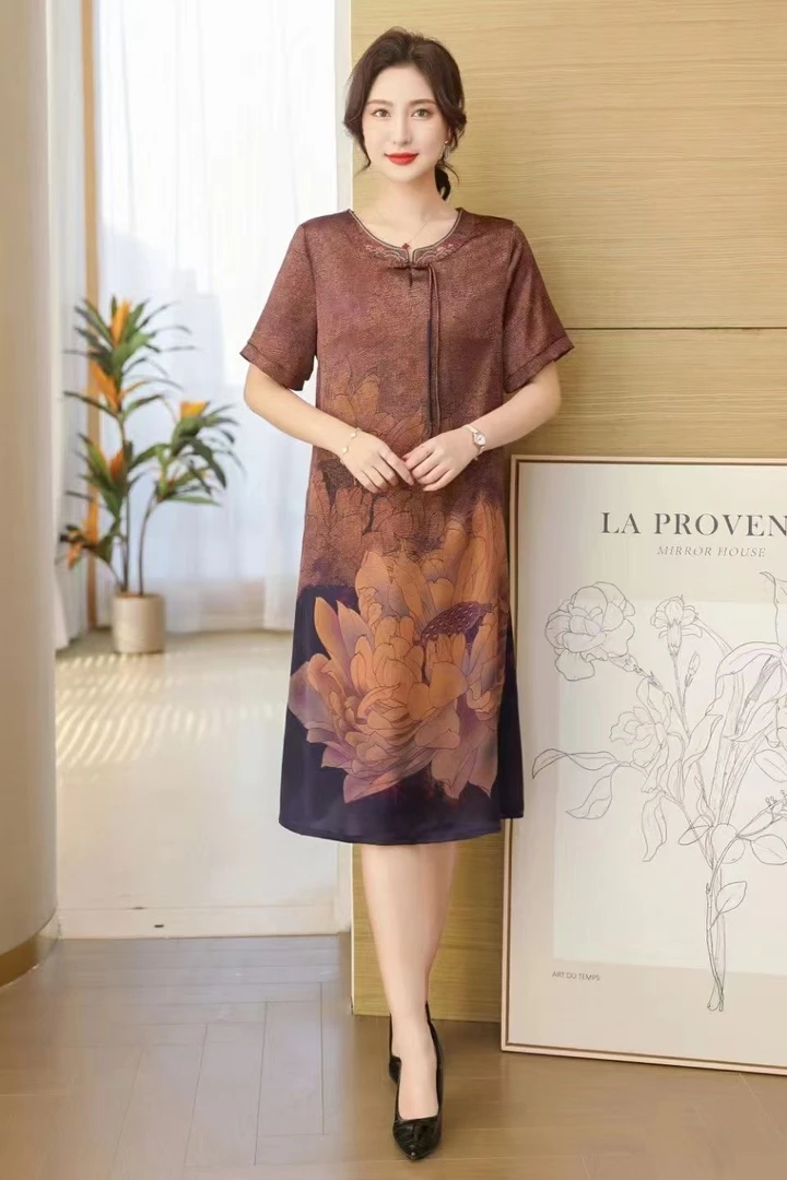 1023-7新款领口刺绣花螺连衣裙，气质优雅妈妈装夏季新中式中国风