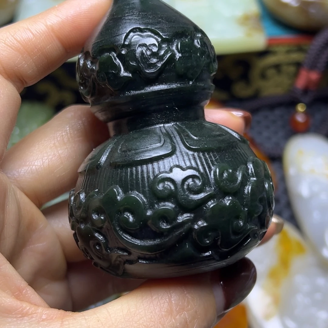 和田玉未镶嵌把件