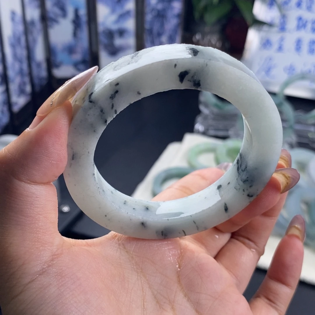 定制翡翠未镶嵌翡翠手镯