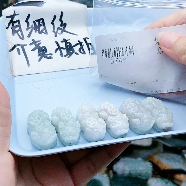 颈饰足铂镶嵌翡翠翡翠