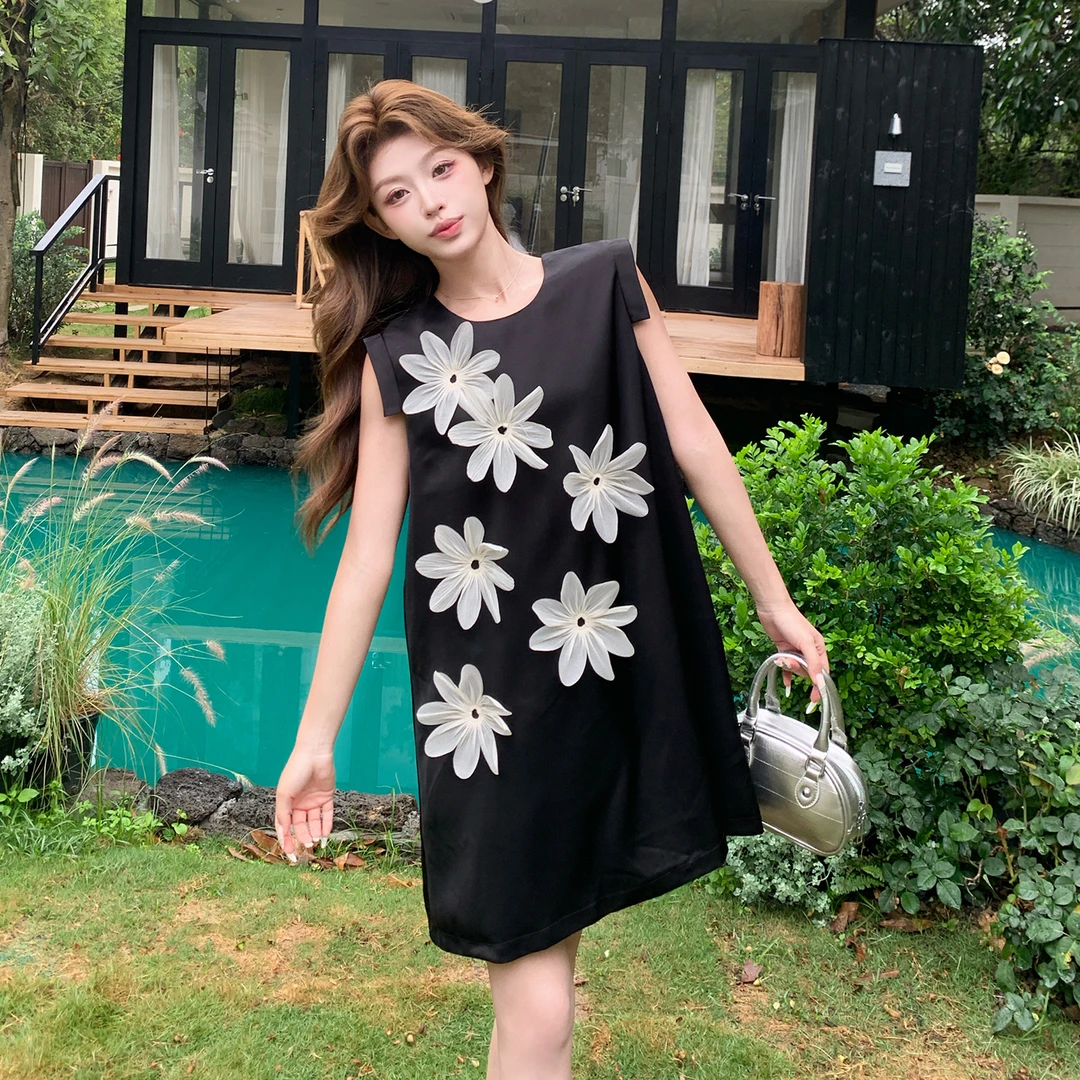 立体花朵无袖连衣裙女2025年夏季新款高级感气质宽松小个子小黑裙