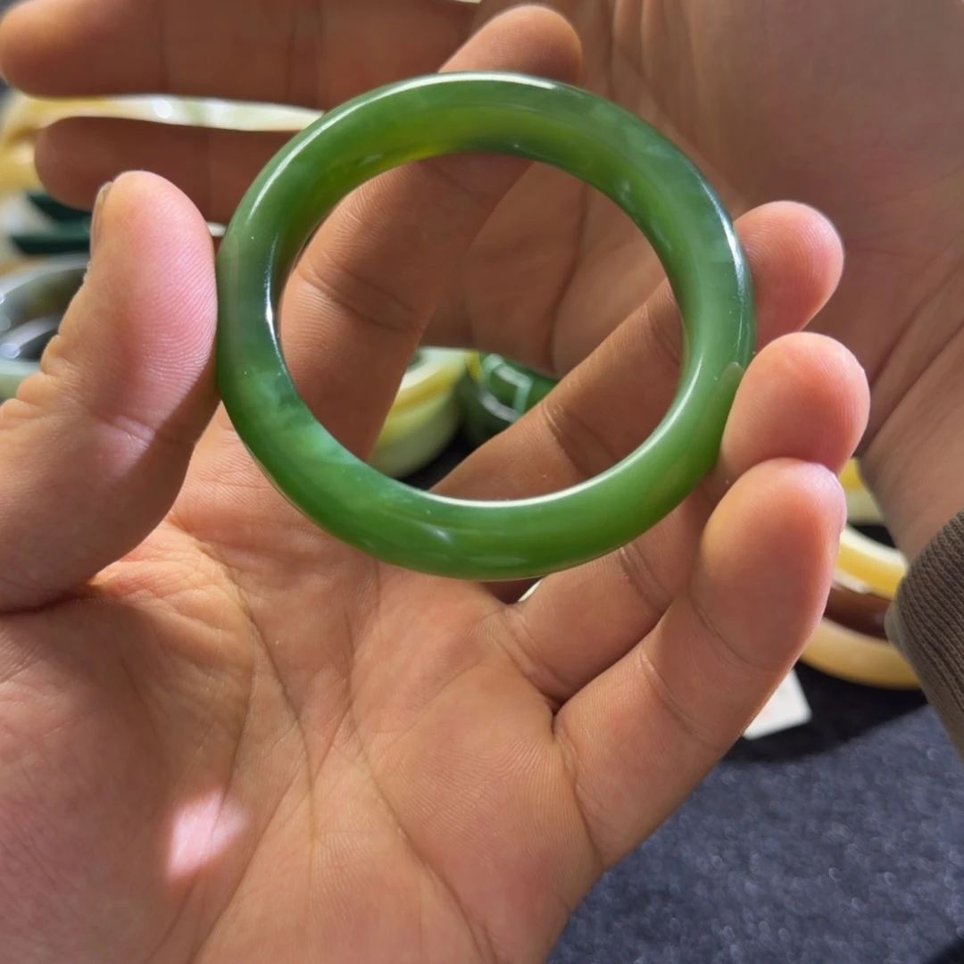 江***南和田玉未镶嵌手镯