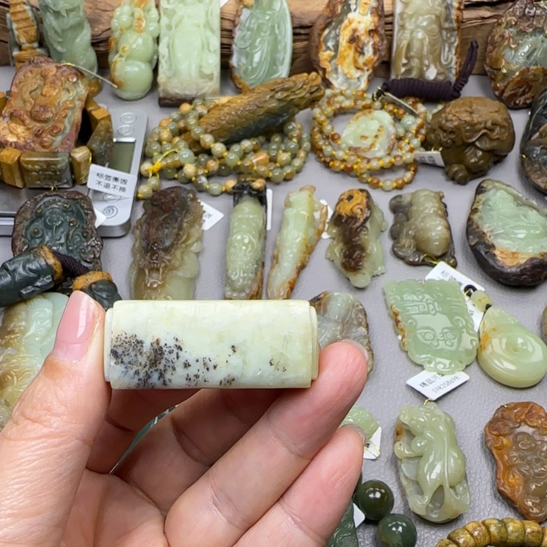 梦***场岫岩河磨玉（透闪石质玉）未镶嵌珠宝奇石