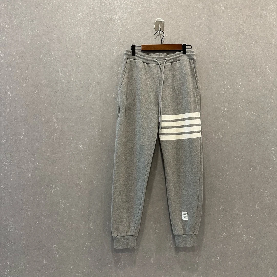 99新 THOMBROWNE 经典四条纹宽松针织运动裤42码003470