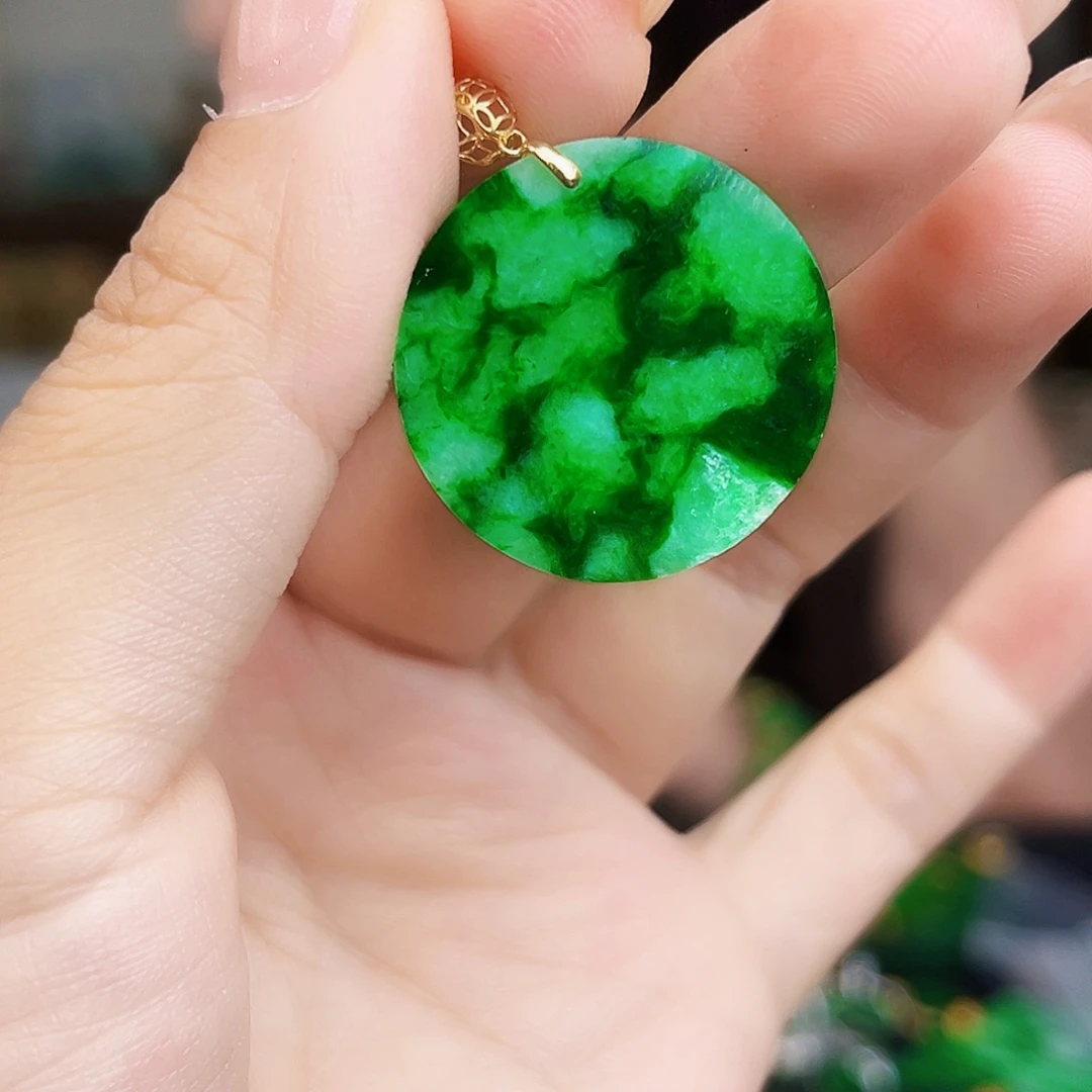 翡翠18K金镶嵌颈饰多样性