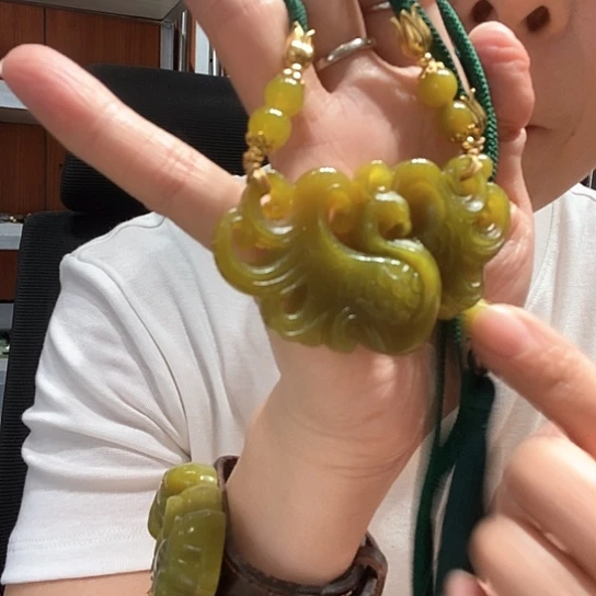 岫玉未镶嵌吊坠(赠链)