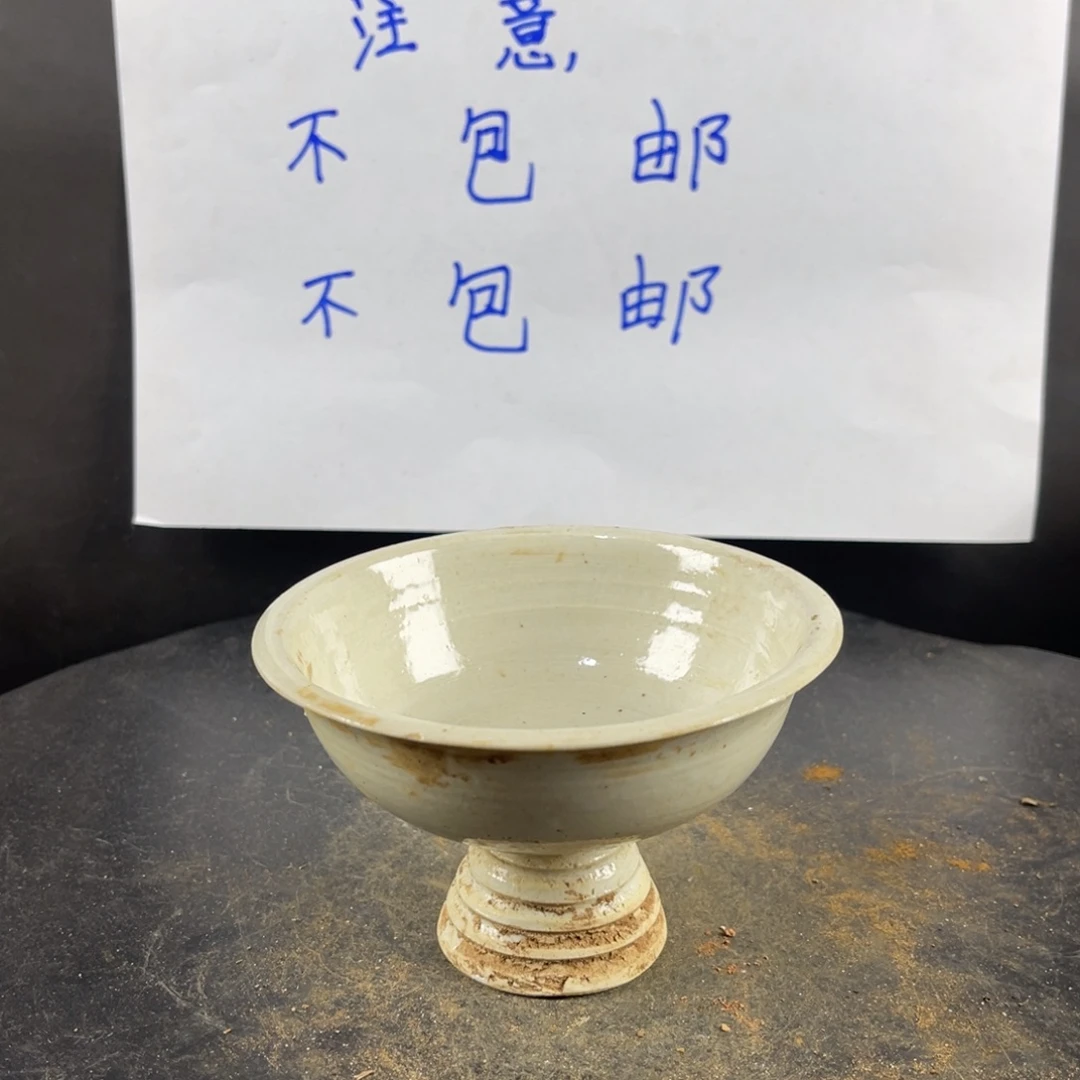 罐漂亮的小瓷器和