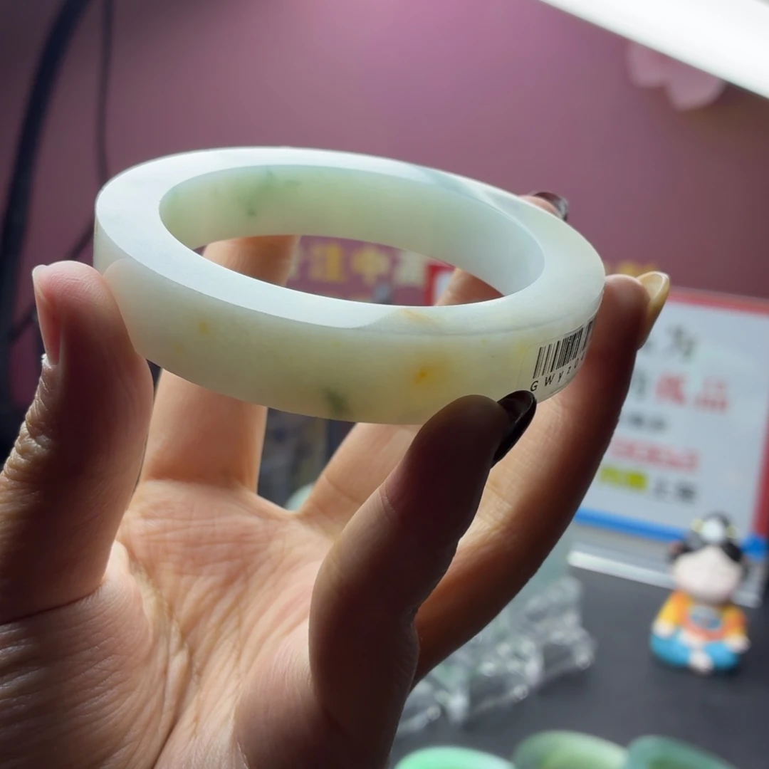 英***姐定制翡翠未镶嵌缅A翡翠多样性发一