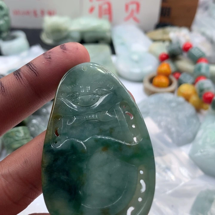 翡翠未镶嵌颈饰保真天然a货翡翠