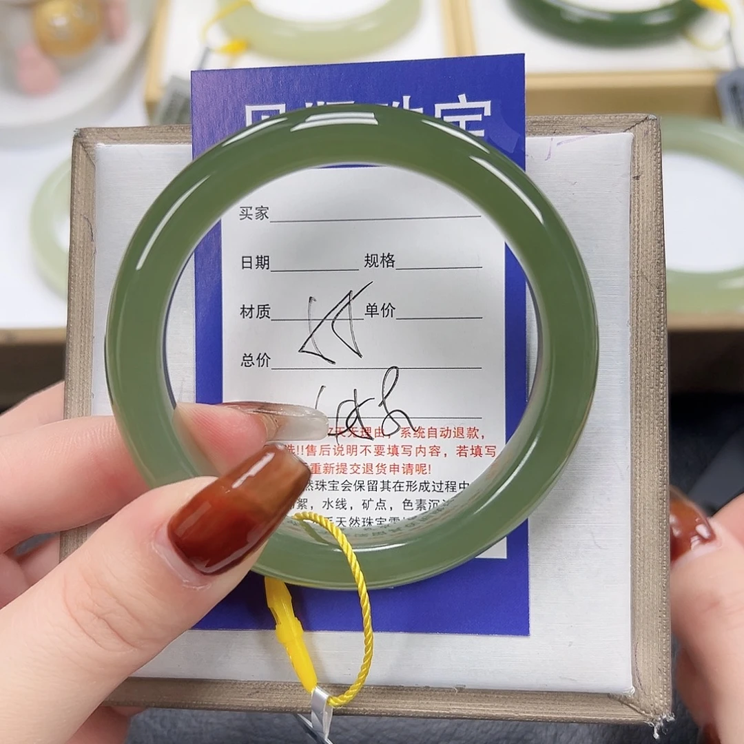 和田玉未镶嵌手镯