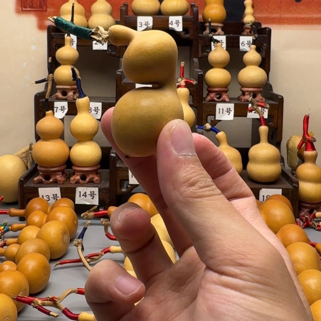 缤****蚂蚁葫芦弓背弯腰小蚂蚁
