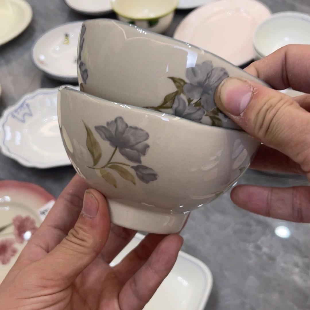 陶瓷微瑕餐具介意勿拍，满18飞！
