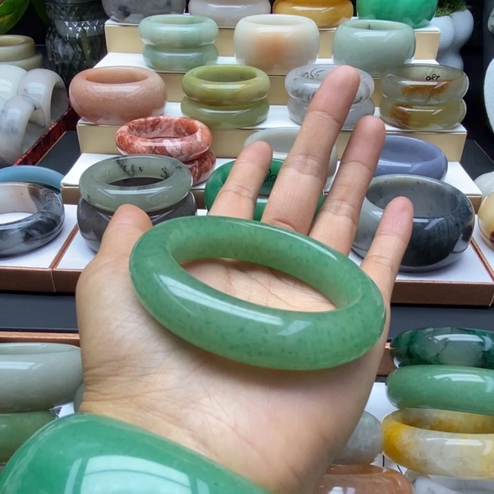 未镶嵌手镯石英质玉（佘太翠）H*M