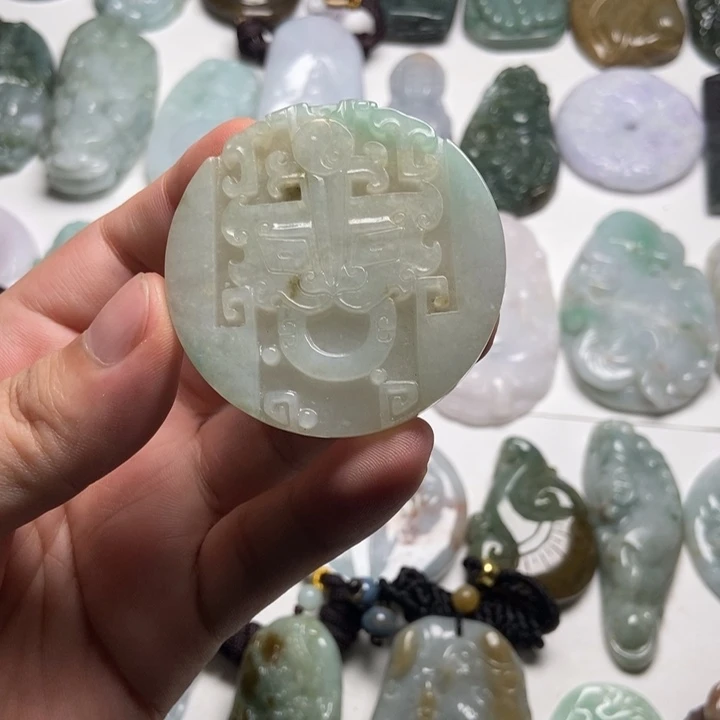 翡翠未镶嵌颈饰兽头46