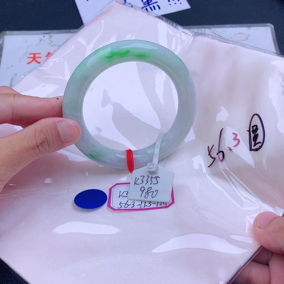 翡翠手镯未镶嵌翡翠