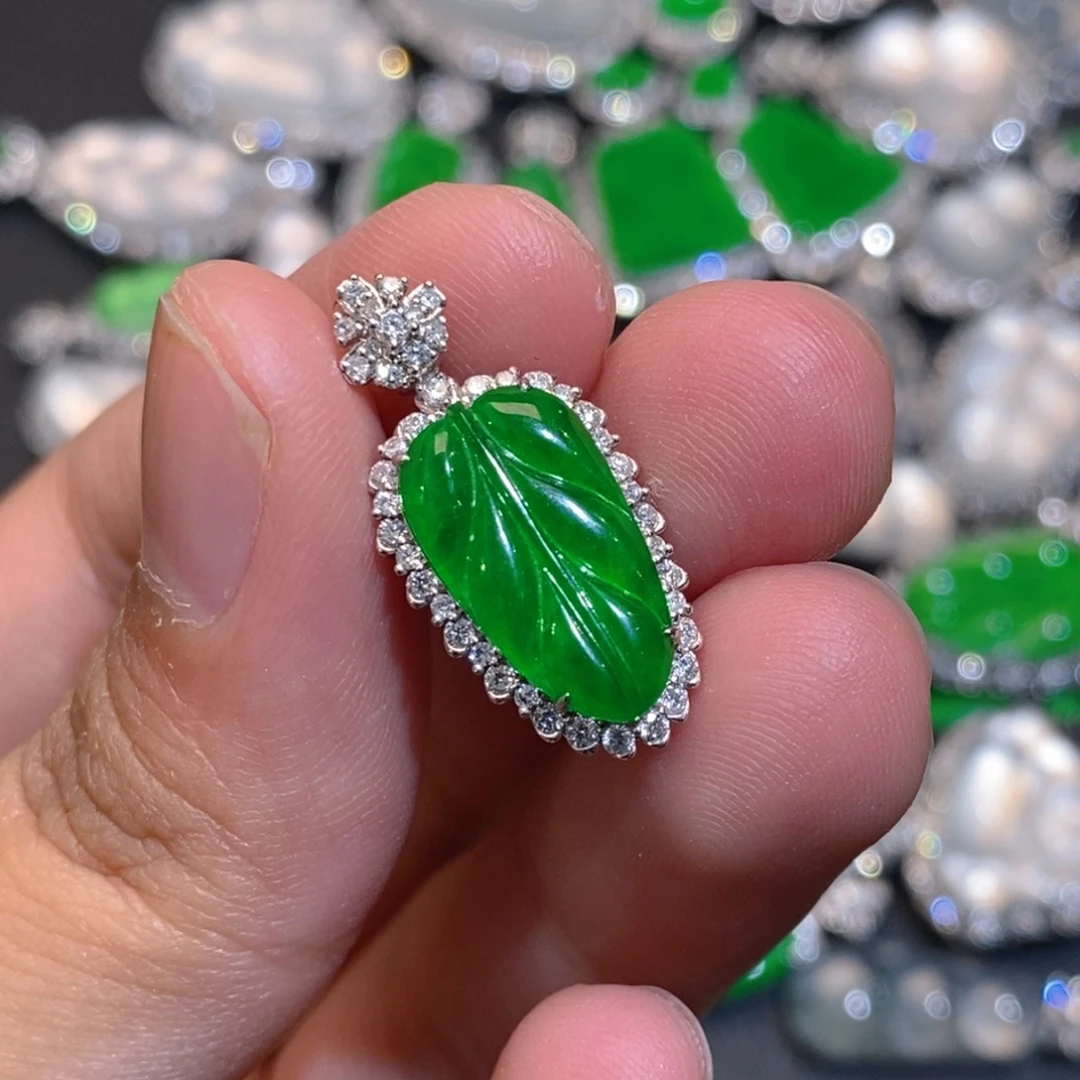 翡翠18K金镶嵌颈饰天然缅甸A货翡翠