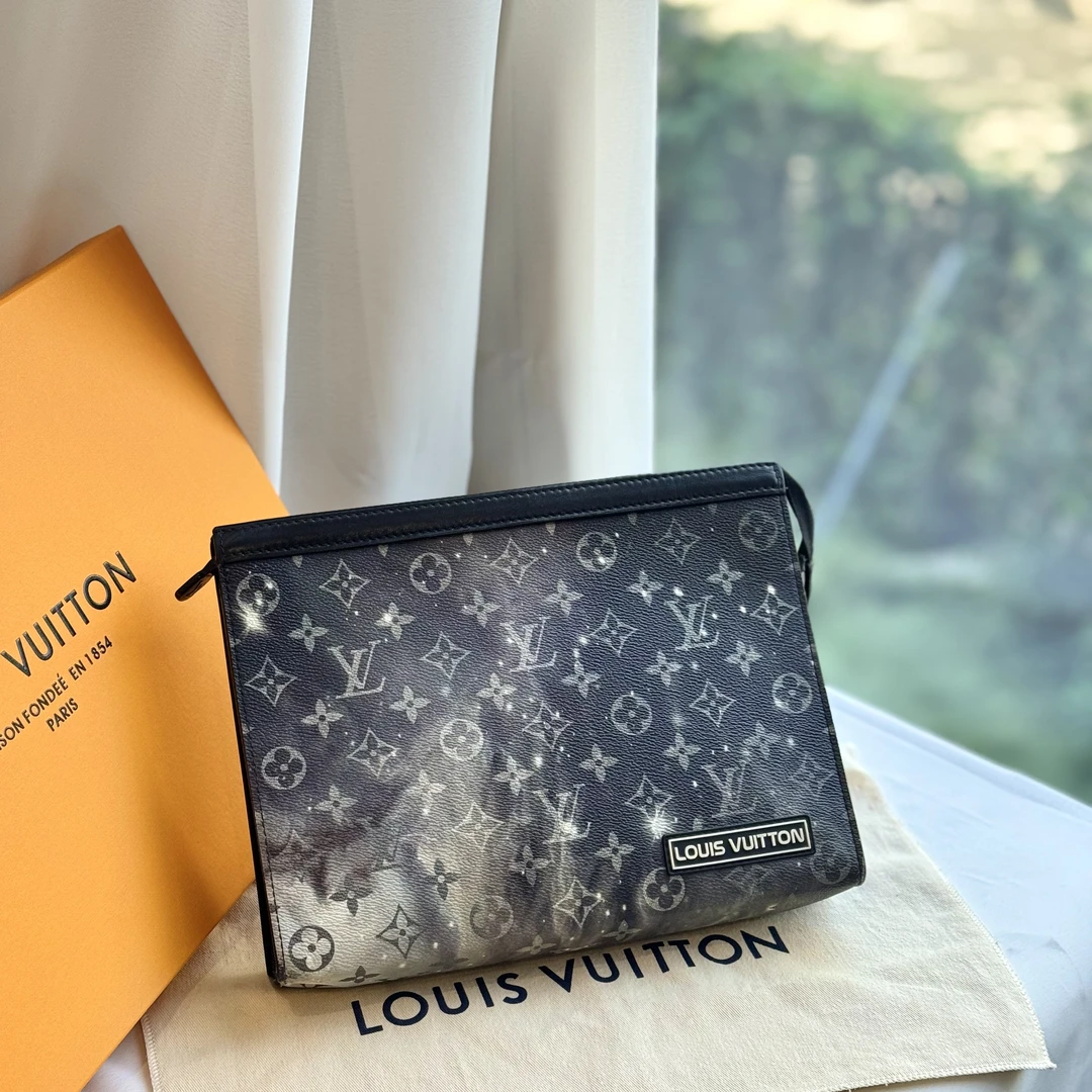 95新 LouisVuitton/路易威登 银河星空印花洗漱包26 限量款