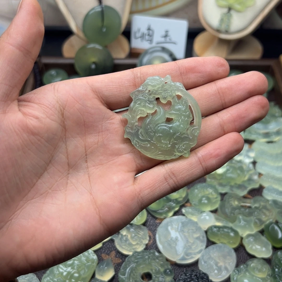 蛇纹石玉未镶嵌颈饰
