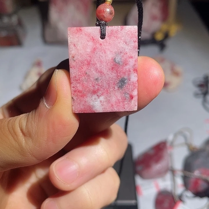 天然辰砂朱砂原石无事牌