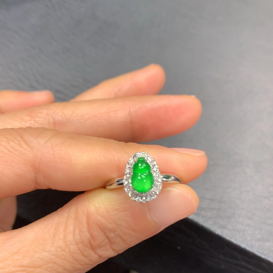 翡翠18K金镶嵌戒指