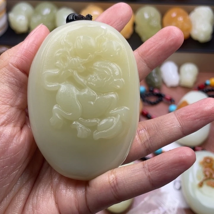 晴***礼石材古青石手把件