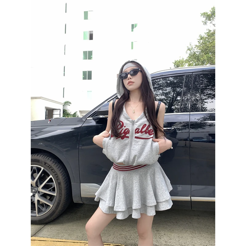 夏日挂脖拉链连帽上衣运动无袖背心女撞色半裙两件套装 18081