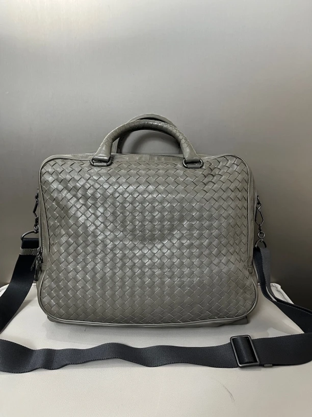 95新 BOTTEGA VENETA/葆蝶家 bv卡其色全皮编织手提公文包zp096