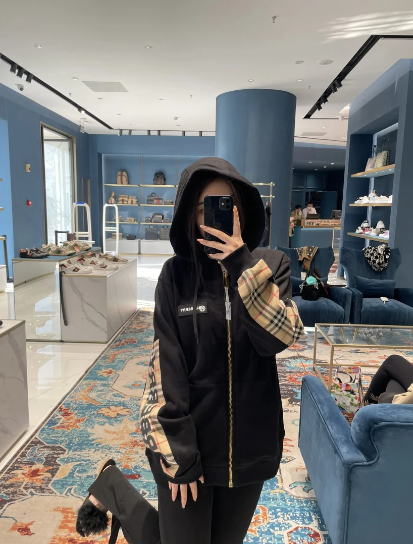 99新 BURBERRY/博柏利 手臂格纹字母logo外套 S码 10513317