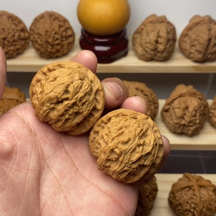 把件核桃39尺全品白狮子