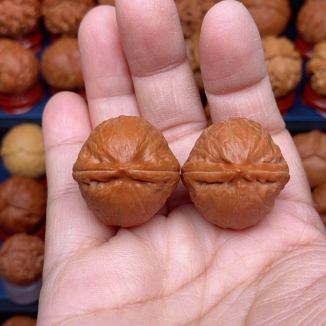 把件文玩核桃手捻野生西瓜石