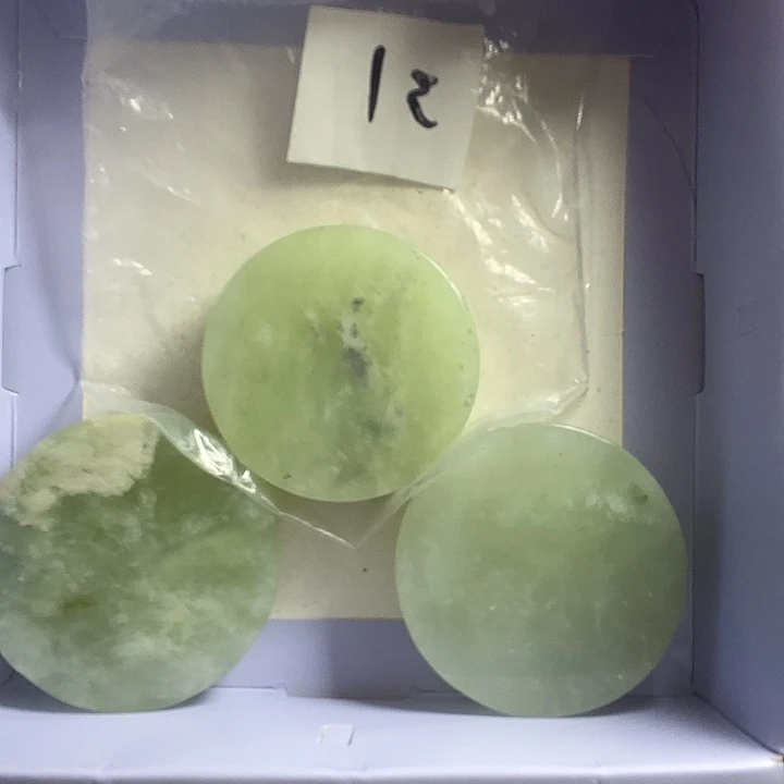 蛇纹石玉未镶嵌天然岫玉珠宝未镶嵌微瑕款