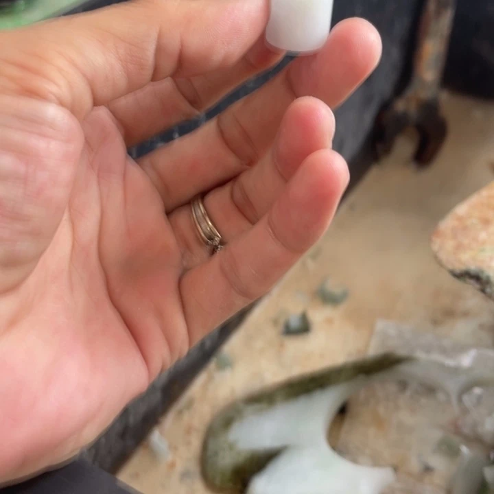 用***4定制翡翠未镶嵌边角料