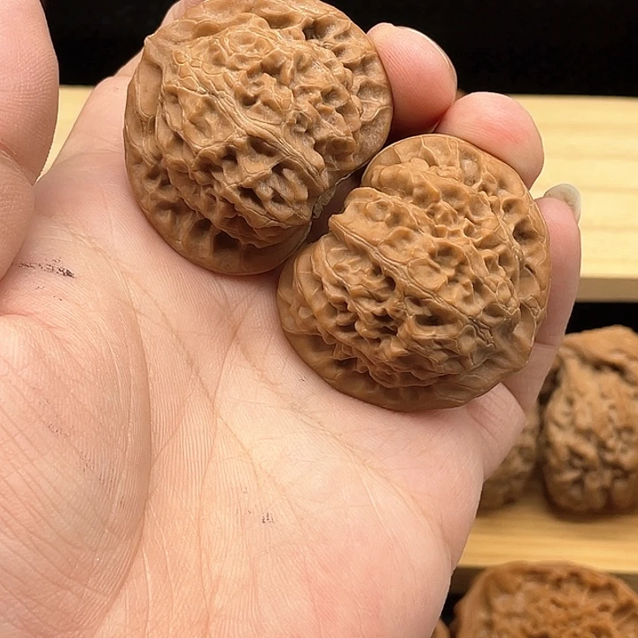 R***z文玩核桃吊坠宫灯