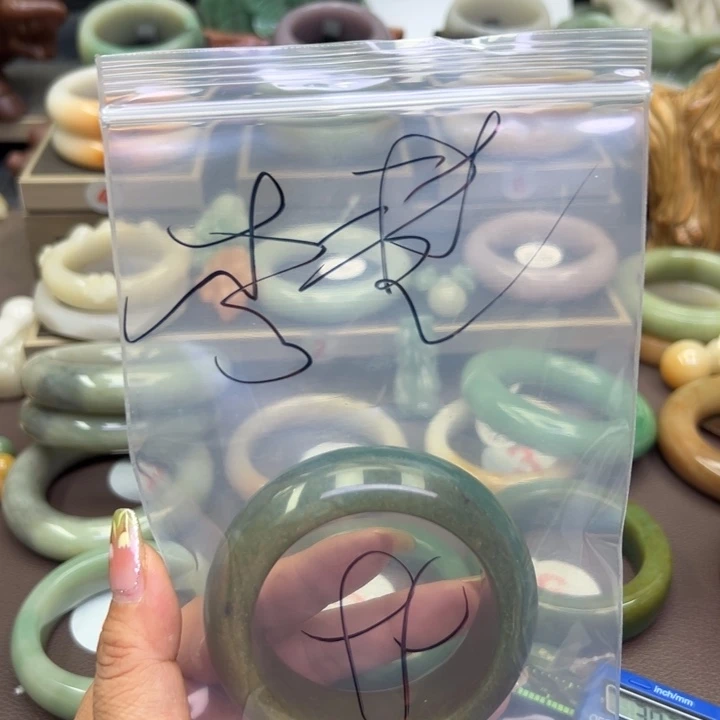 石英质玉手镯未镶嵌李*