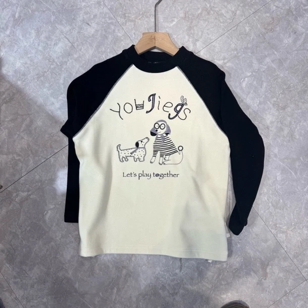0553儿童拼色线条狗打底衫