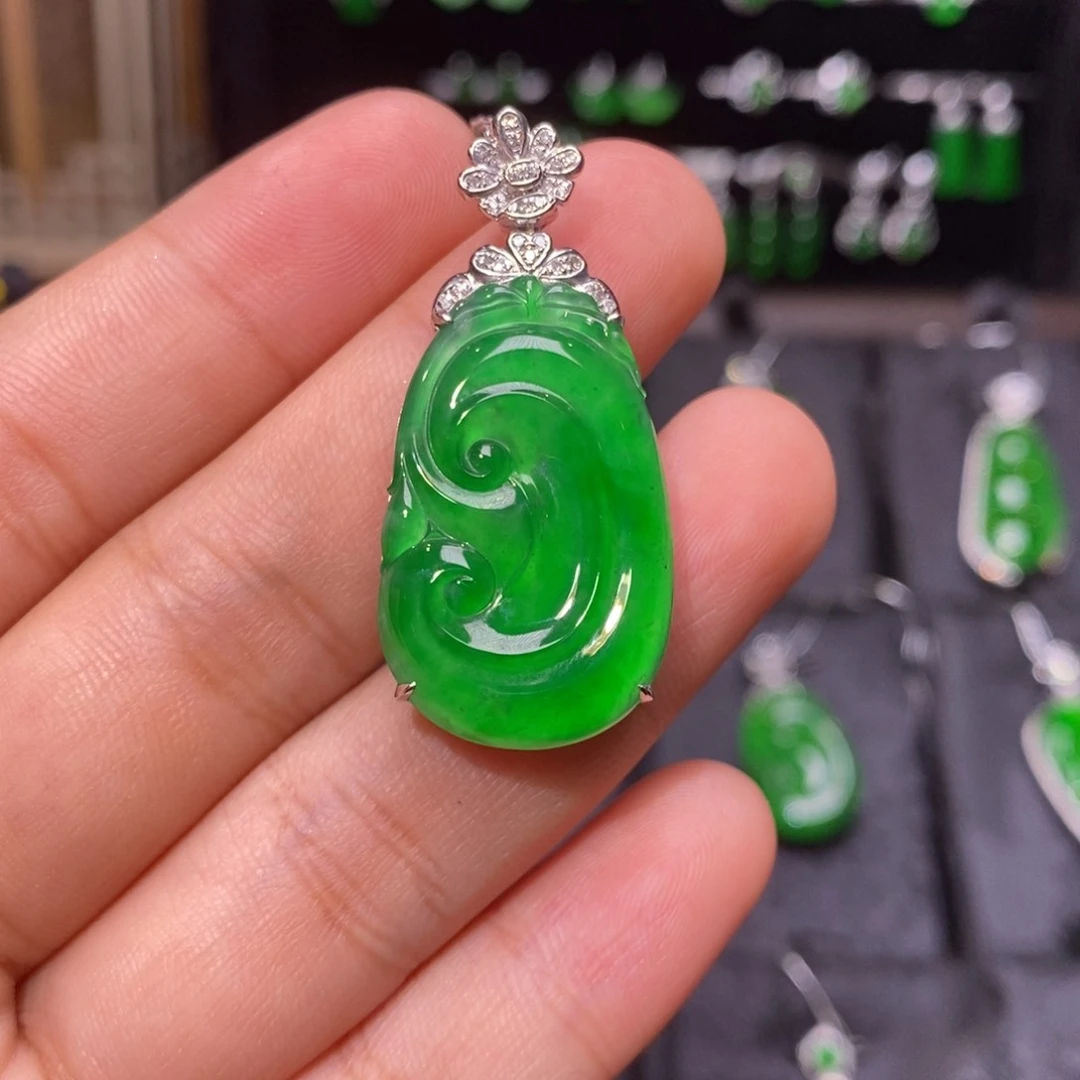 颈饰18K金镶嵌翡翠天然翡翠