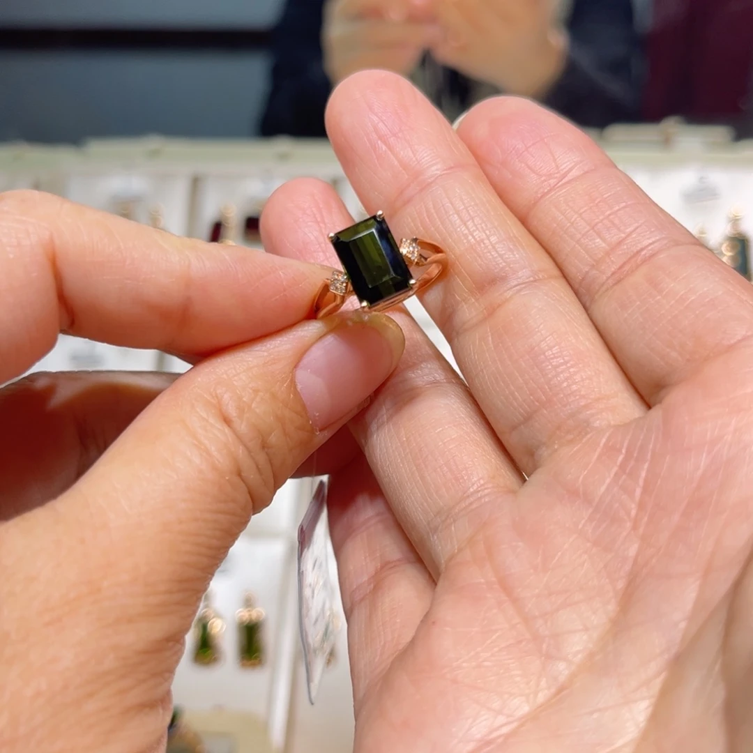 碧玺戒指18K金镶嵌美*桃