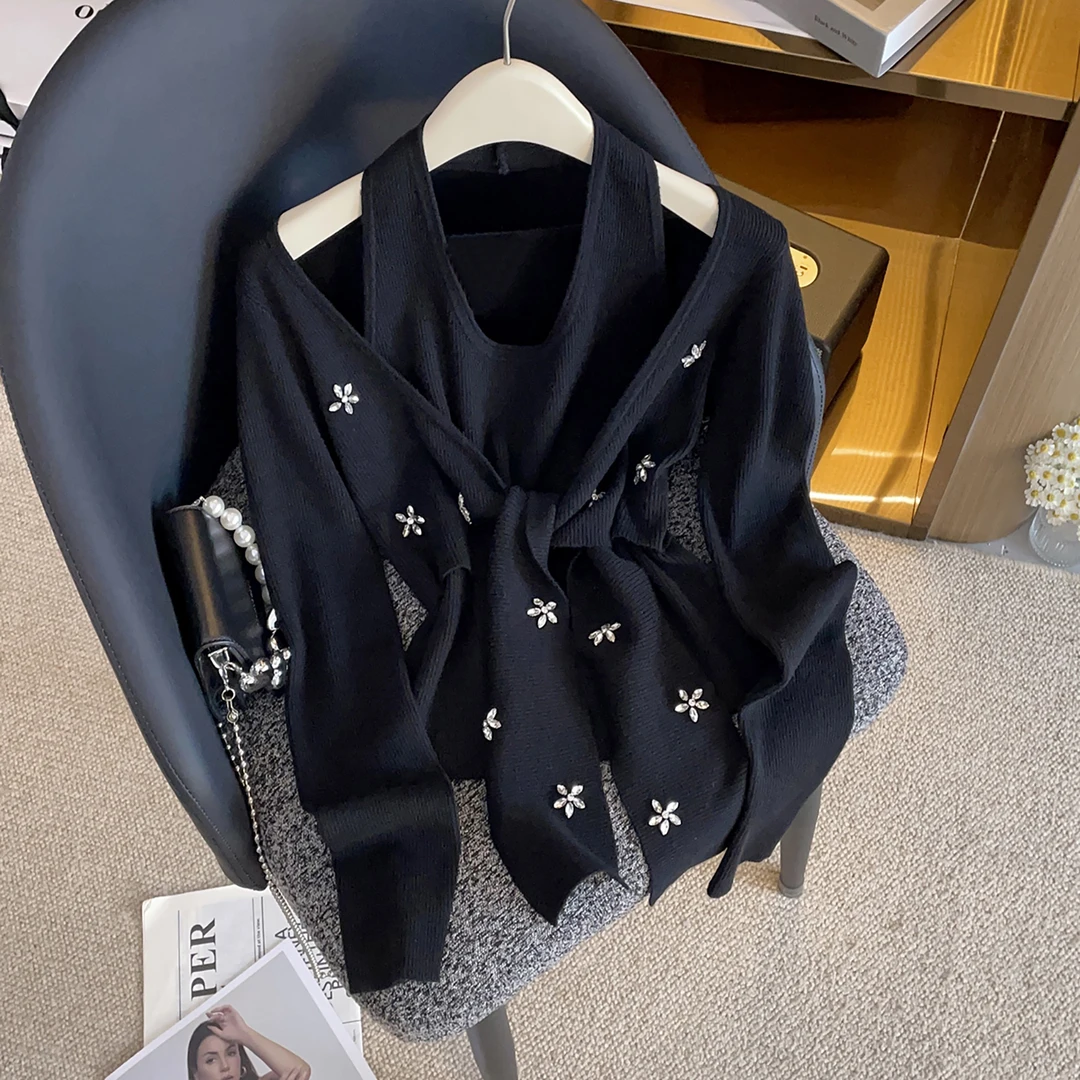 轻奢高端女装25冬季新款黑色立体花朵装饰挂脖假两件针织衫DY9406