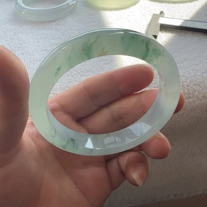 翡翠未镶嵌手镯糯冰蓝花