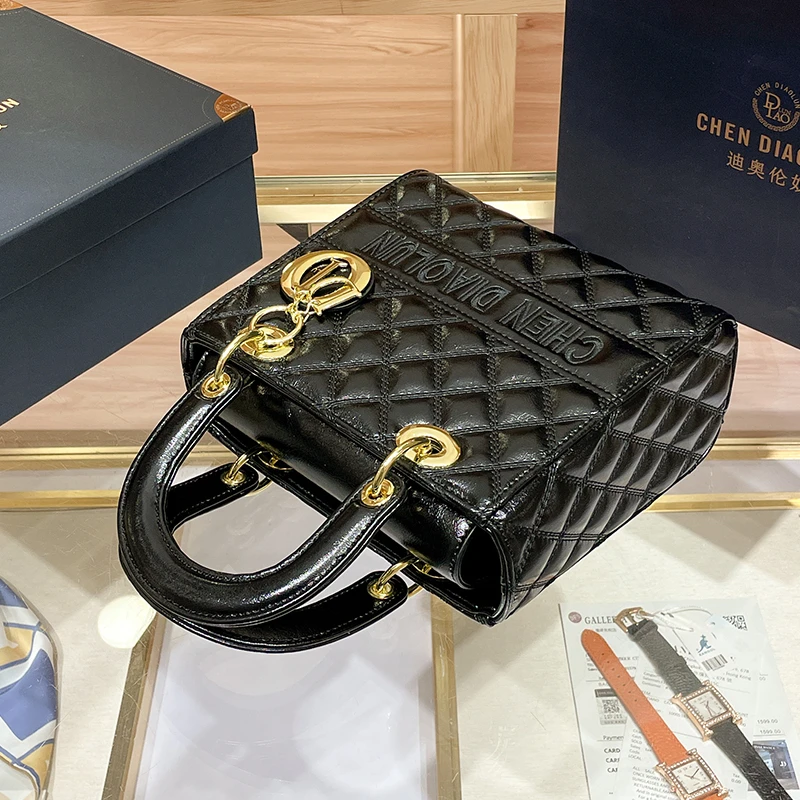 轻奢女包手提包包女2025新款斜挎包送丝巾